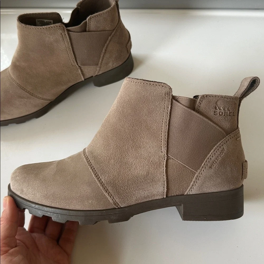 Sorel Emelie Chelsea Ankle Booties Girls Size 5 Waterproof Winter Boots Suede